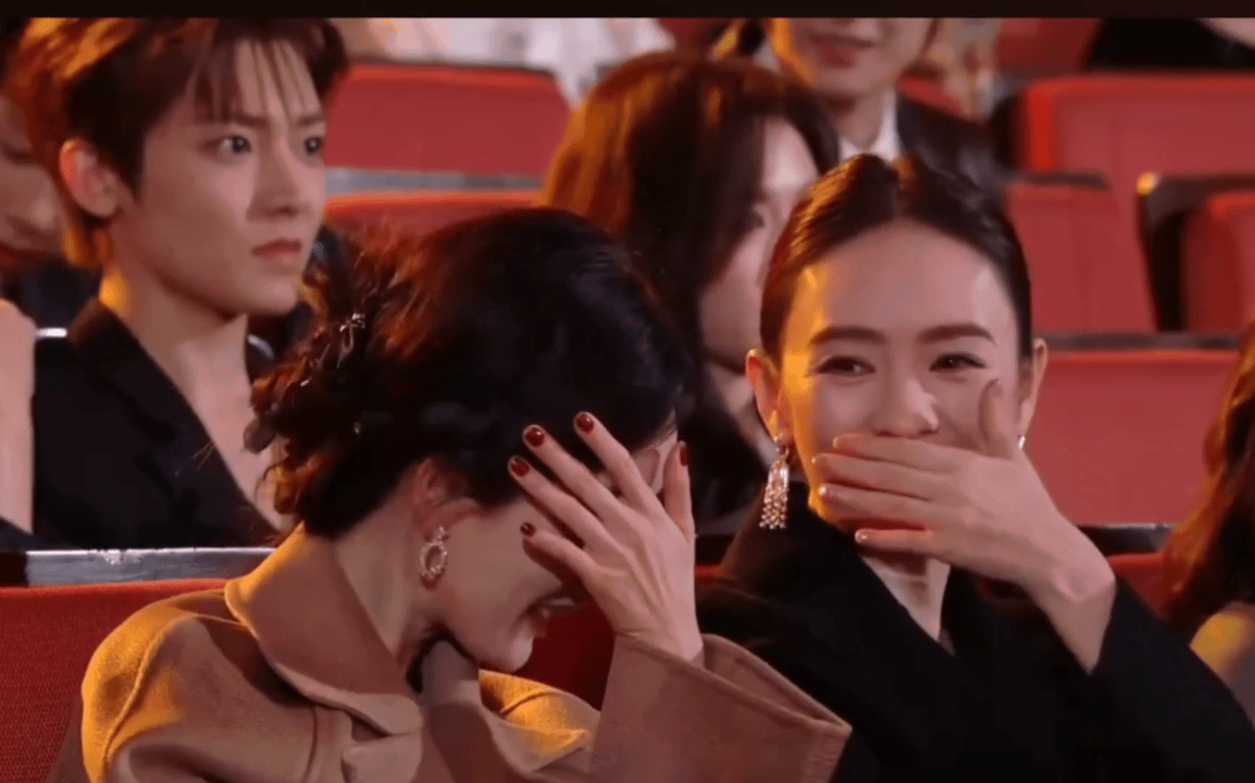 短剧演员贴脸给内娱一些震撼今夜短剧粉狂喜！柯淳余茵复刻名场面甜度爆表，给杨幂都看