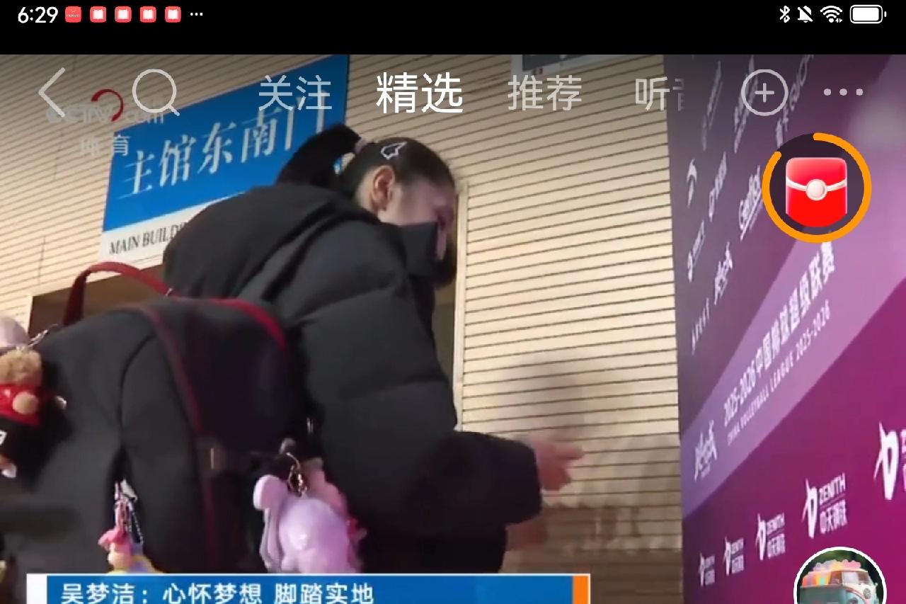 吴梦洁喜欢在业余时间里，安静地去做自己的事，她非常享受这个过程，譬如用钩针勾勒自