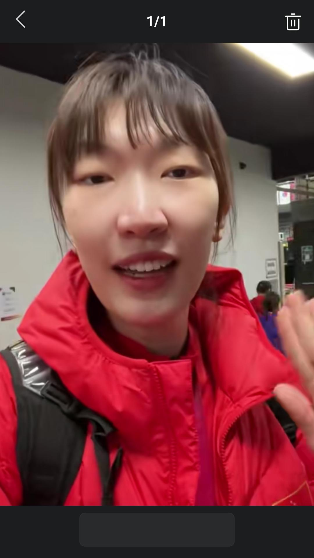 中国女篮名将韩旭更新社媒，配文道:最近有很多球迷留言给我，世界杯打的那么好，怎么不回来参加亚运会。其