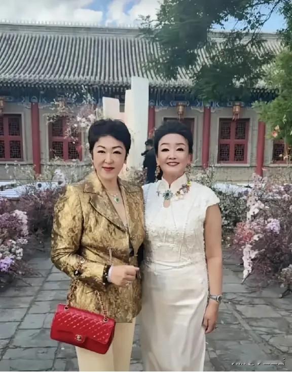 汪小菲、马筱梅二婚，父亲汪则翰罕见到场，本以为他是靠着张兰“吃软饭”，没想到，背