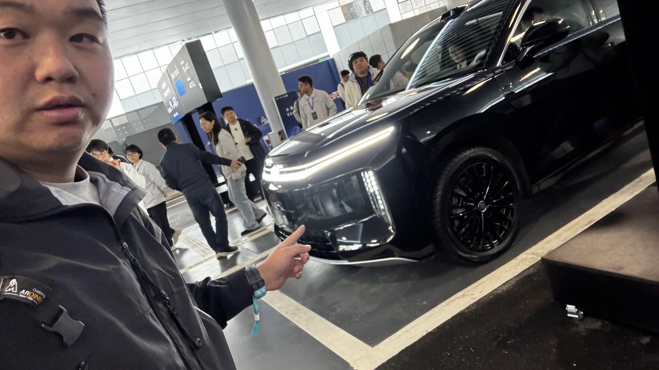 前两天忘记发哈哈……非量产车，二代刀片电池、闪充、空悬、后轮转向插混纯电超40