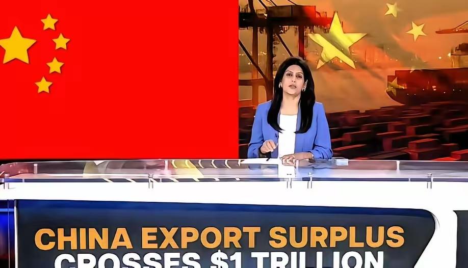 印度“甲亢姐”又开始酸了！看到中国2025年创下万亿贸易顺差的成绩，她在节目里满