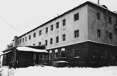 1927年，周恩来被捕，谁料，审讯他的人，竟是他的学生，他凑近周恩来，轻声说：“