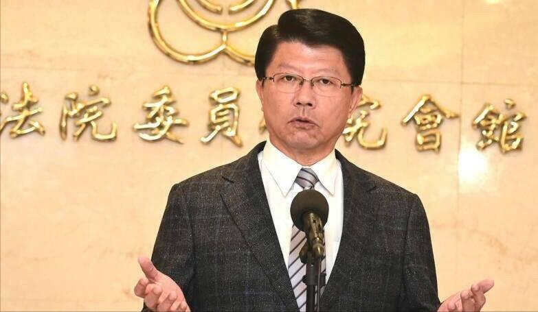 谢龙介回应马萧风波。谢龙介回应称，无论是否成为被告，他都认为萧旭岑应先向郑请假