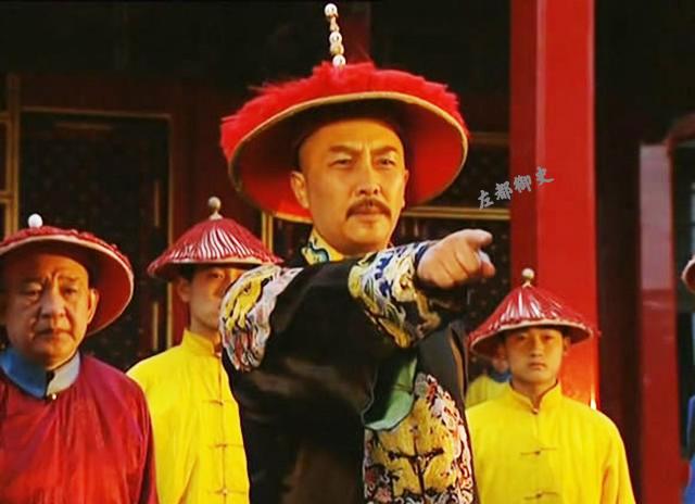 雍正十年，雍正帝将云贵总督鄂尔泰调至京师，一上来就给了个保和殿大学士、首席军机大