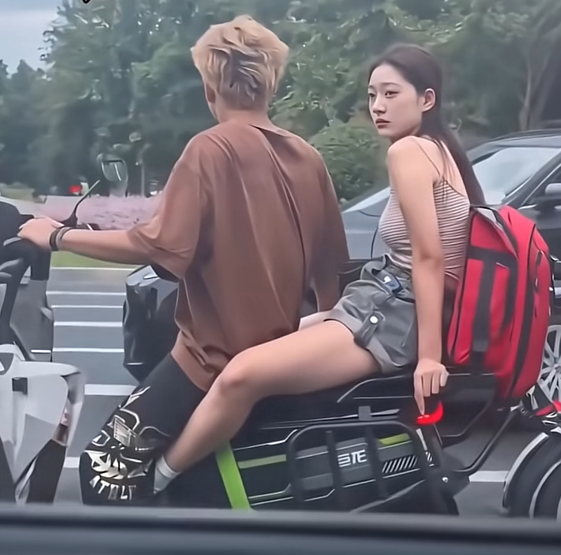 看得出来黄毛离失去这个女朋友不远了