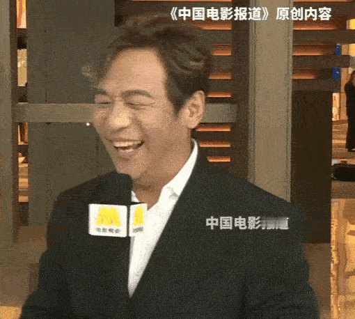 宋小宝为了变帅也挺拼的，纹眉化妆增肥美白染发烫发，现在有点姨味了。只因网友说