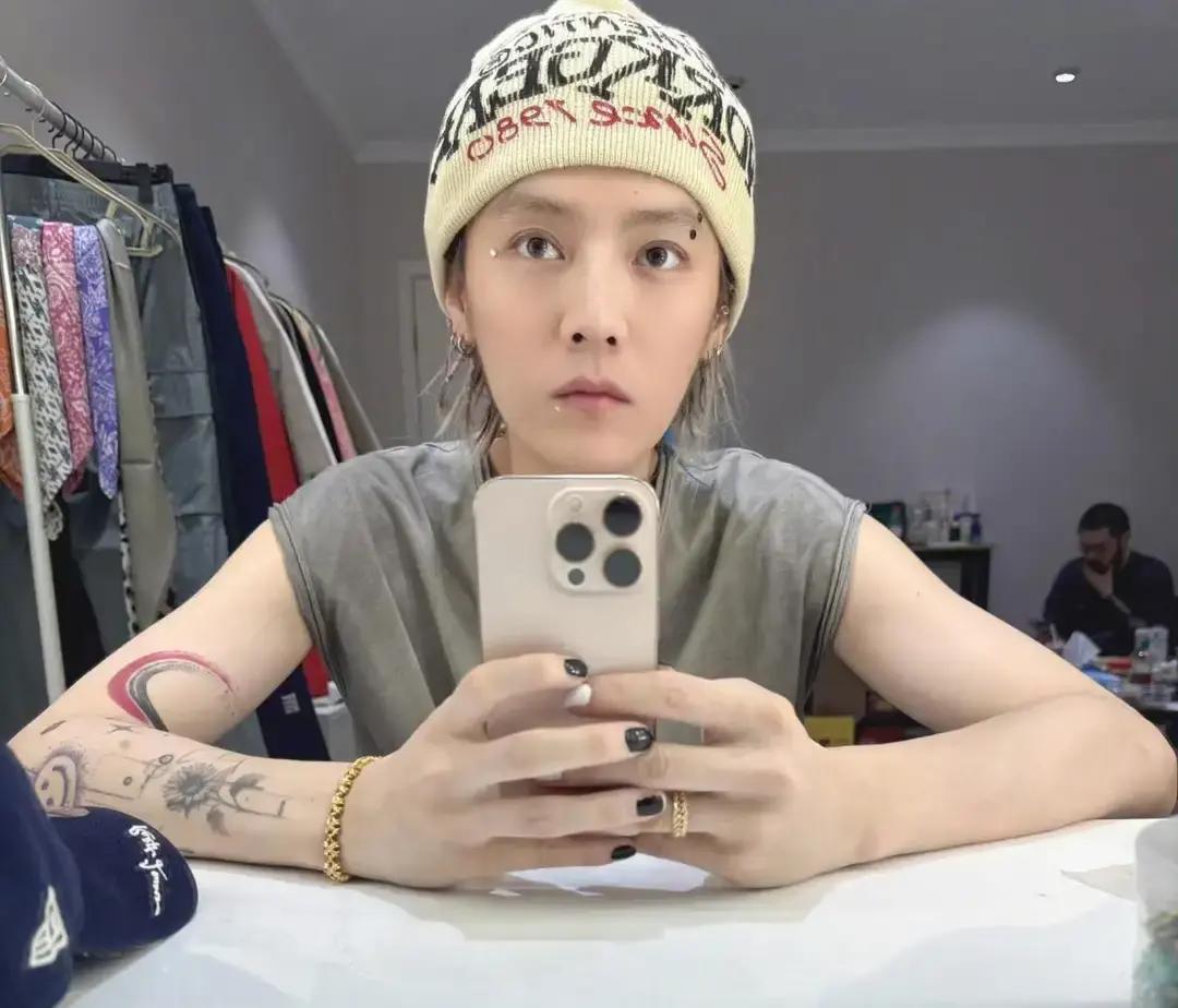 官宣第1小时，微博崩了2017年10月8日中午12点，鹿晗三个字把服务器挤