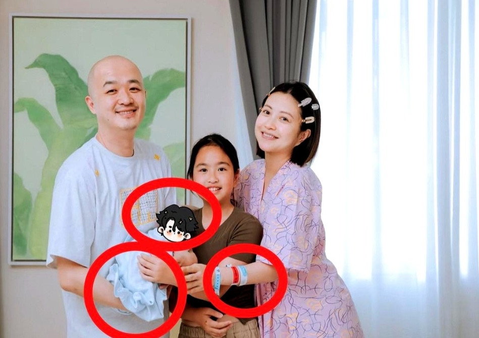 包贝尔和包文婧“520”官宣生子，我首先被包文婧手上的腕带给吸引住了。不查不
