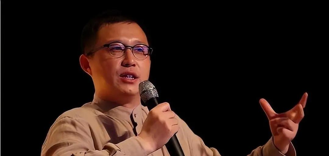 在豪门圈子里，沈东军曾被视为“赘婿”的典范，从忍受出轨、忍受私生子，到套现2亿帮