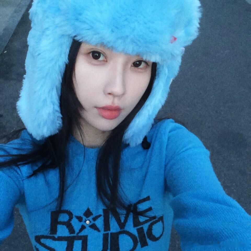 虞书欣2026第一天ins更新一组蓝色系🩵小鱼想捏🤏萌宝宝