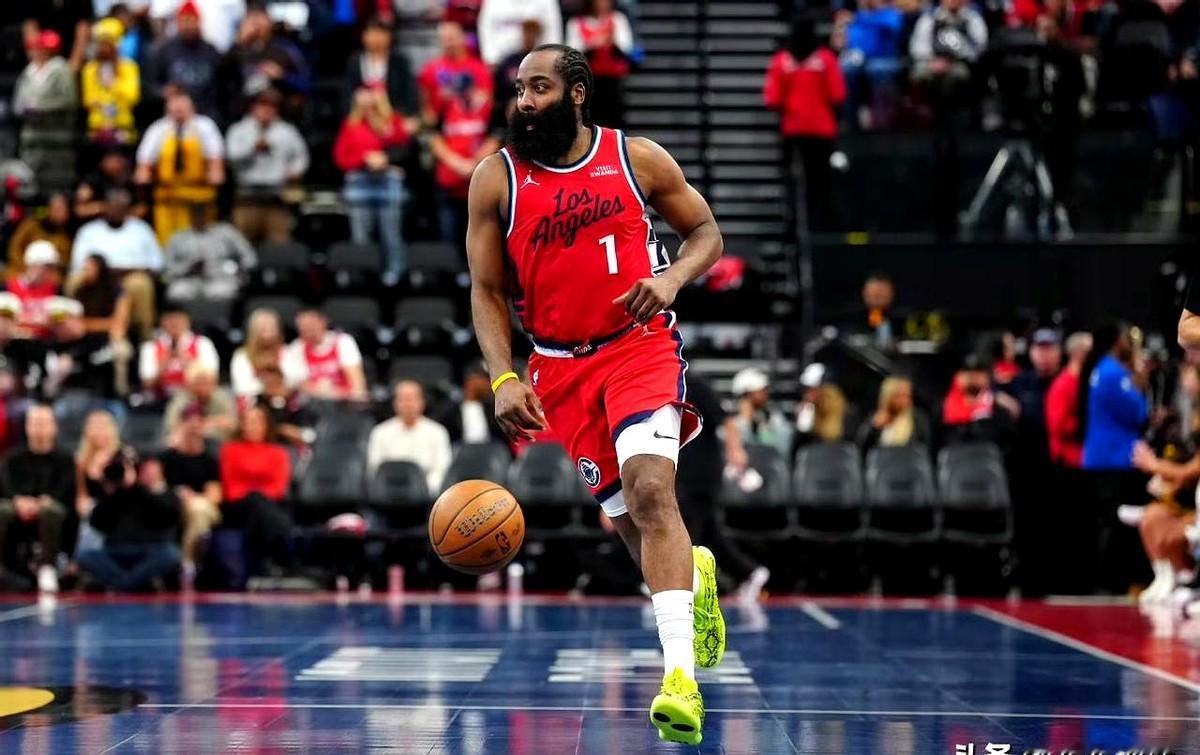 哈登现在已经把风头打回来！很多人都理解登哥的难处。快船记者FarbodEs