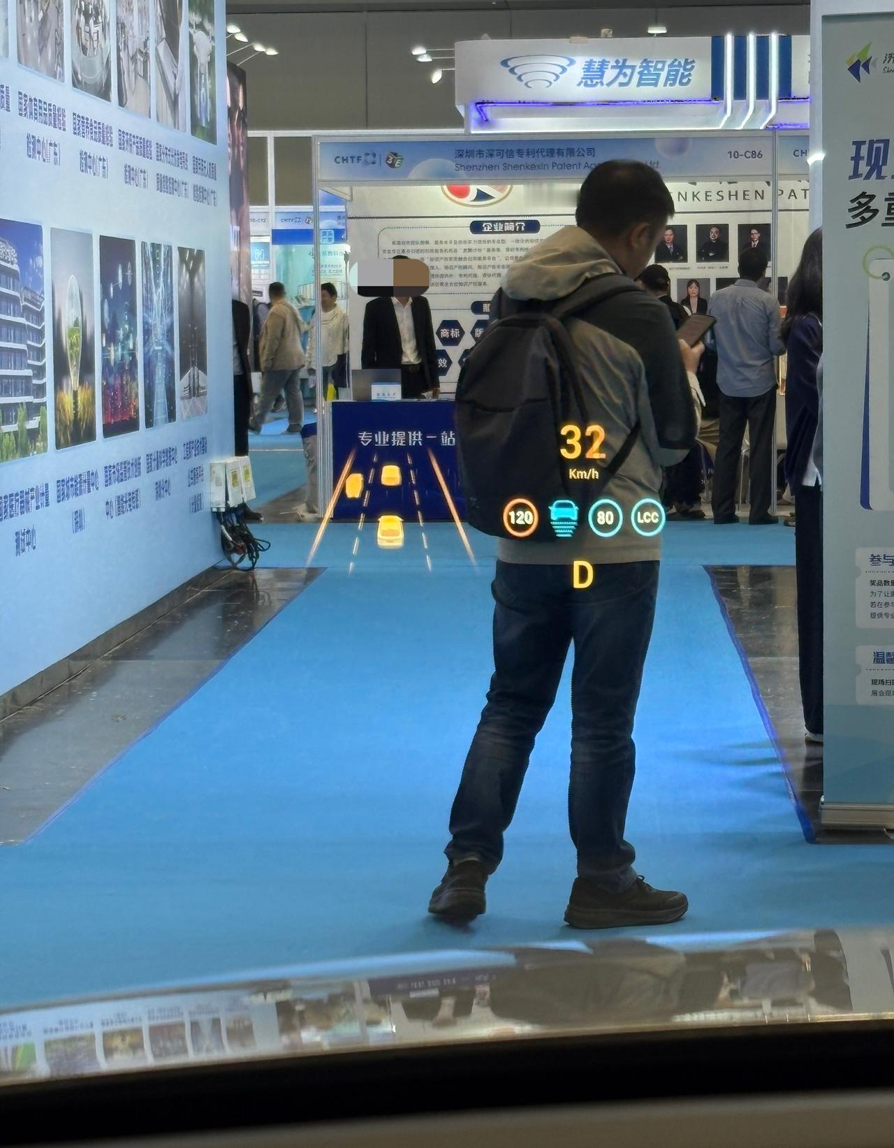 我觉得国内的新能源车，有一项技术已经远远地超过了合资车，那就是HUD的显示效果。