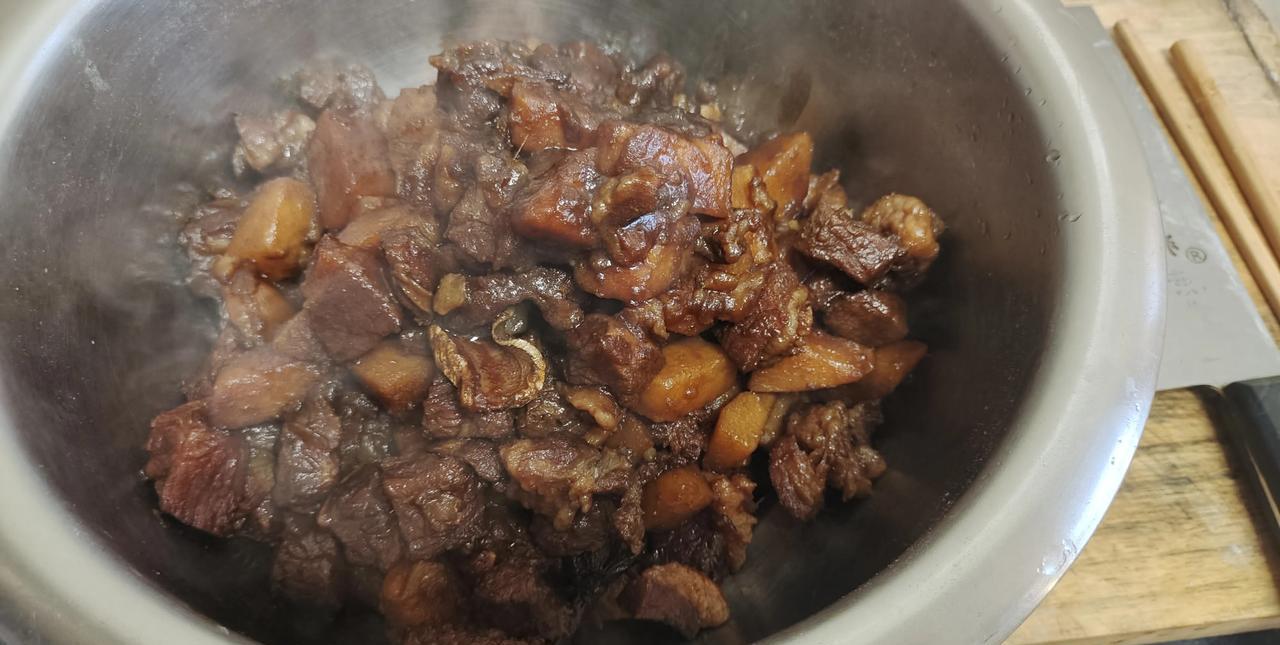 牛腩！不再见！不再见！我媳妇去年发的牛腩块，两袋共4斤，第一袋，我岳父用高