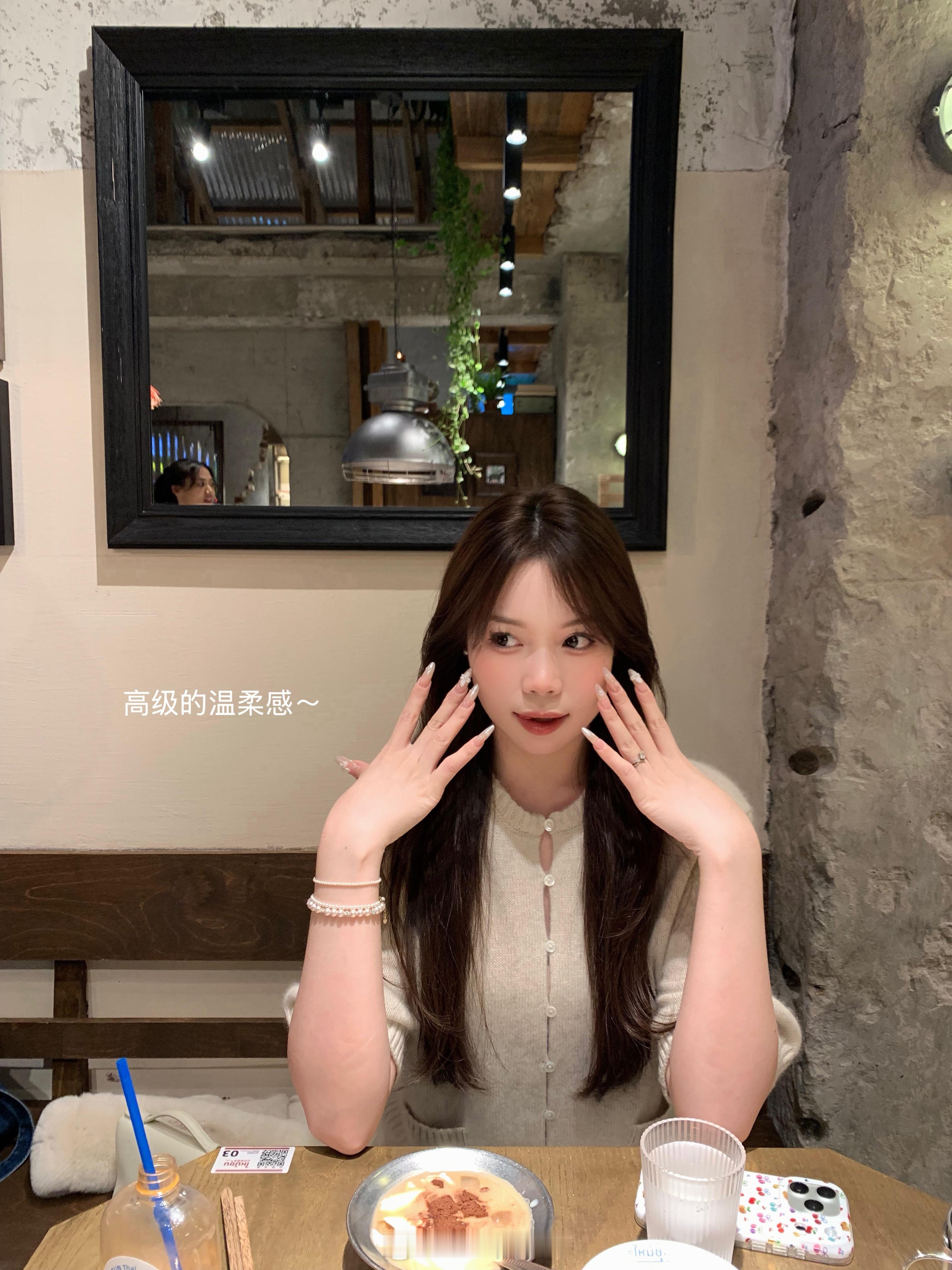 美女吃完了🧴这个色看起来香香的～【2way浅米灰】​​​