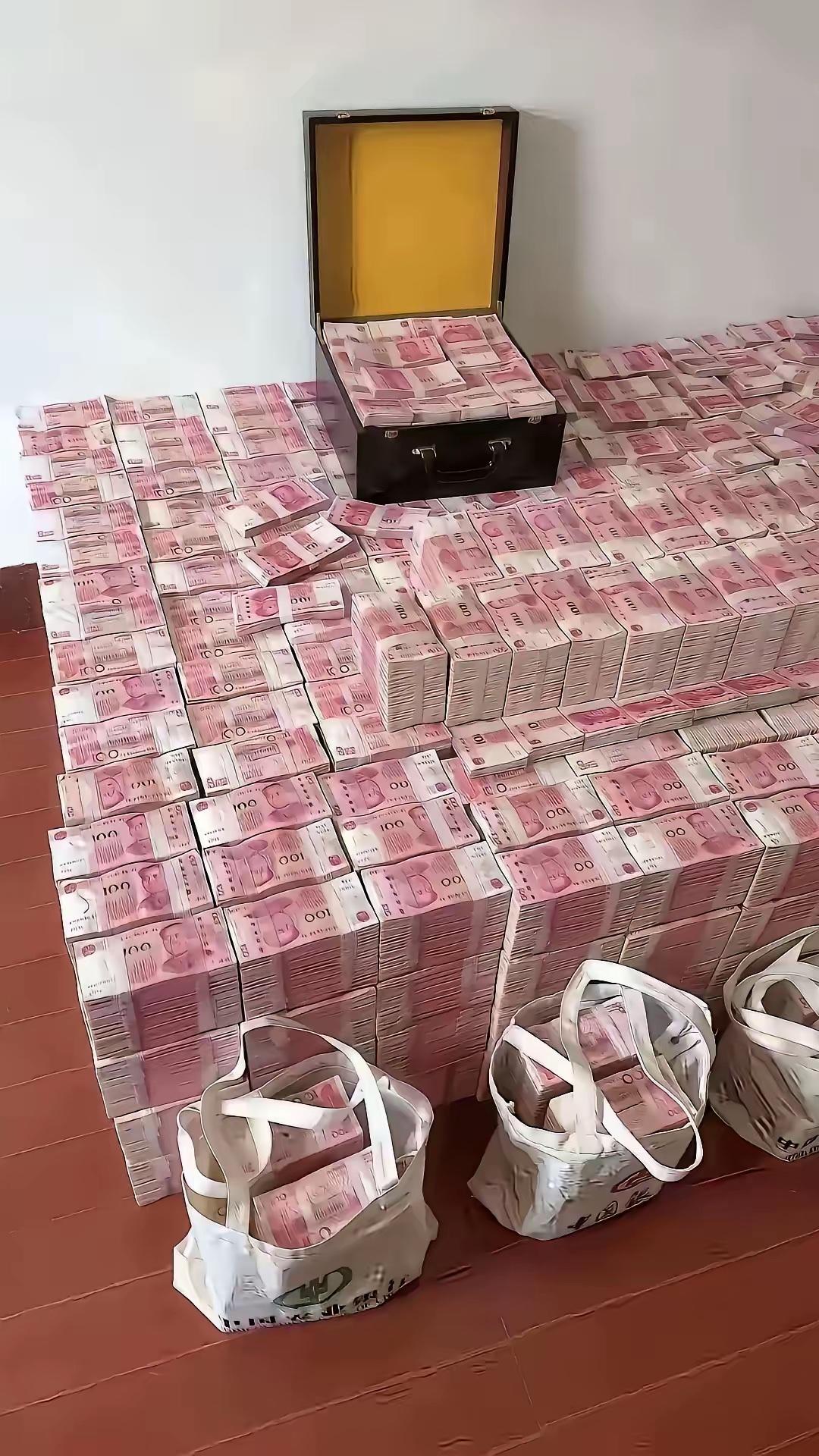 钱是有灵性的，你不爱财，财不爱你。你不向财靠近，财也不会主动来找你。所以说呀