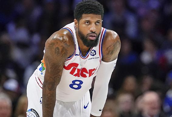 哈登：卡子哥，你兄弟乔治又搞事情啦？？？小卡：我一直感觉不太正常，打我们那场末