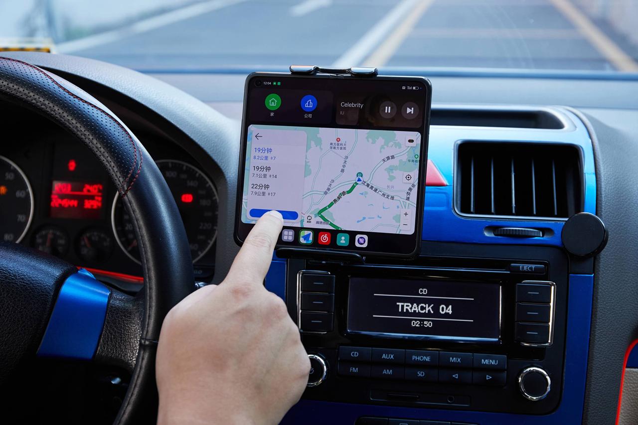 *南京导航系统突然“罢工”，这事儿可真是把整个城市搞得“迷失自我”。外卖骑手们