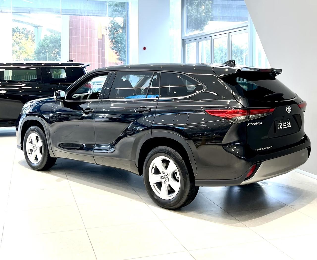 一点不觉得奇怪！11月份汉兰达卖了7642台，在国产新能源品牌的车型不断输出