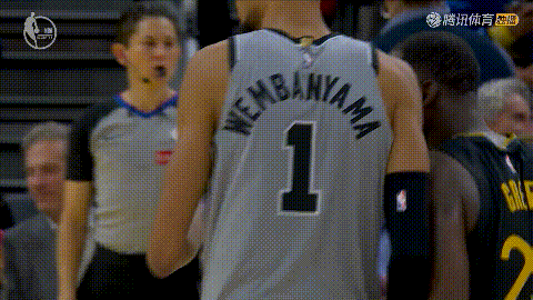 文班亚马和追梦格林真是火药味十足！在今天马刺客场挑战勇士的比赛中，当时比赛进行到