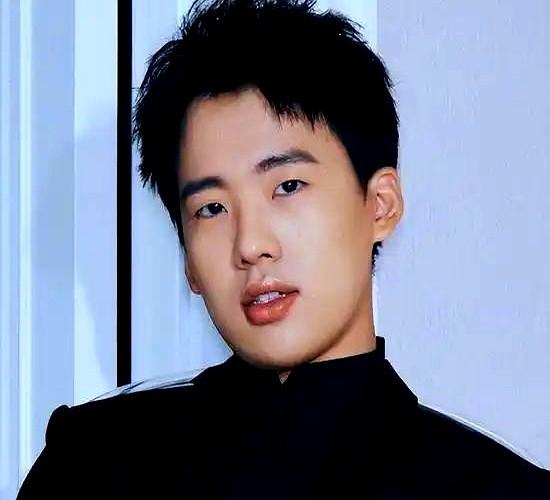 郭麒麟这事儿，真是让人背后一凉。被最信任的朋友偷拍，还是在私人别墅聚会。一段