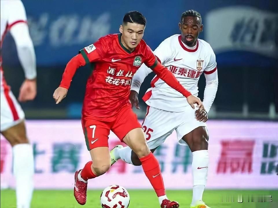长春亚泰懵了，他们完全没想到昨晚河南队居然玩真的，进攻火力全开，光是上半场就轰了