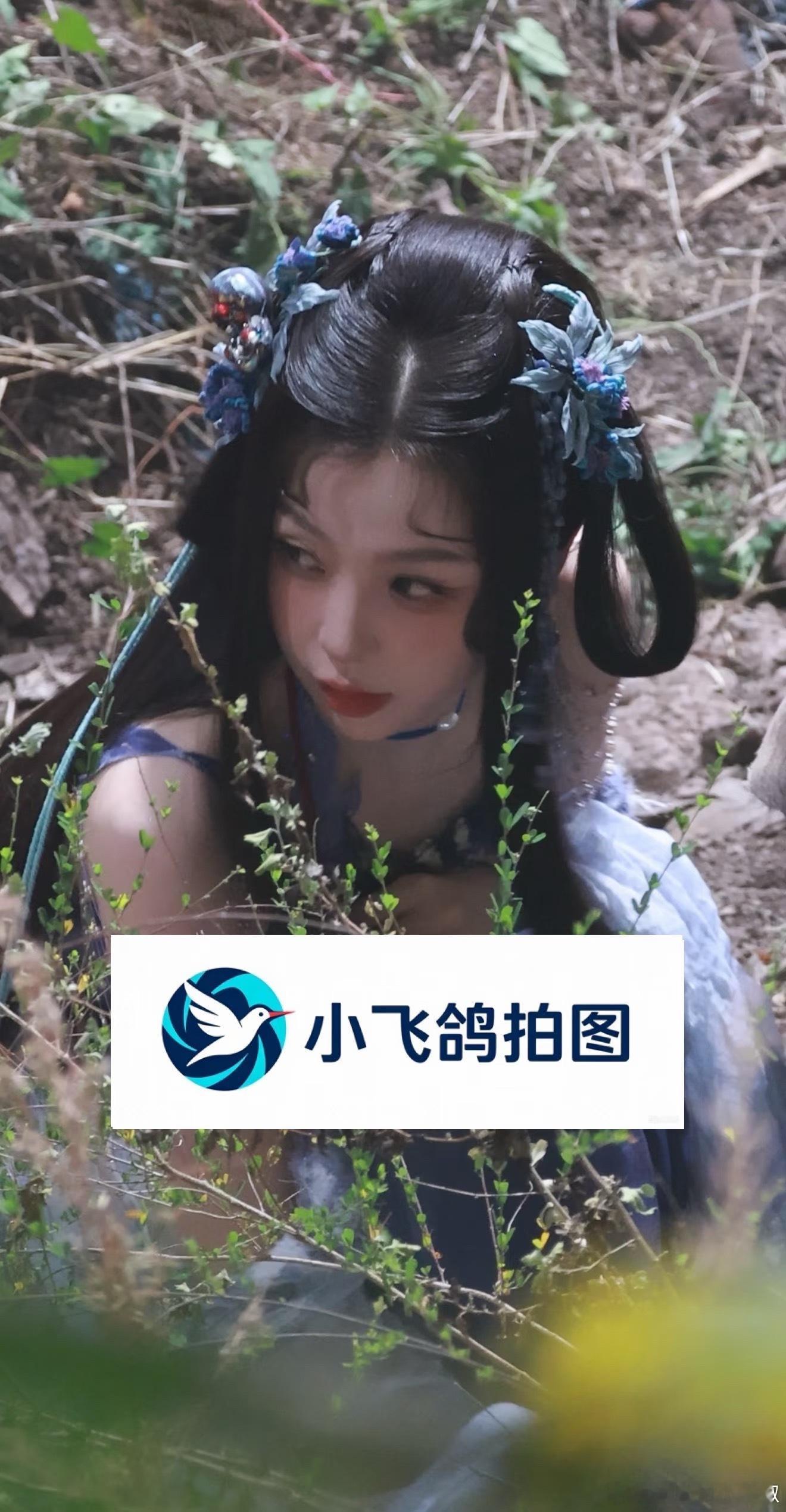 女主妆造真好看，衣服总是很出奇的特别​​​