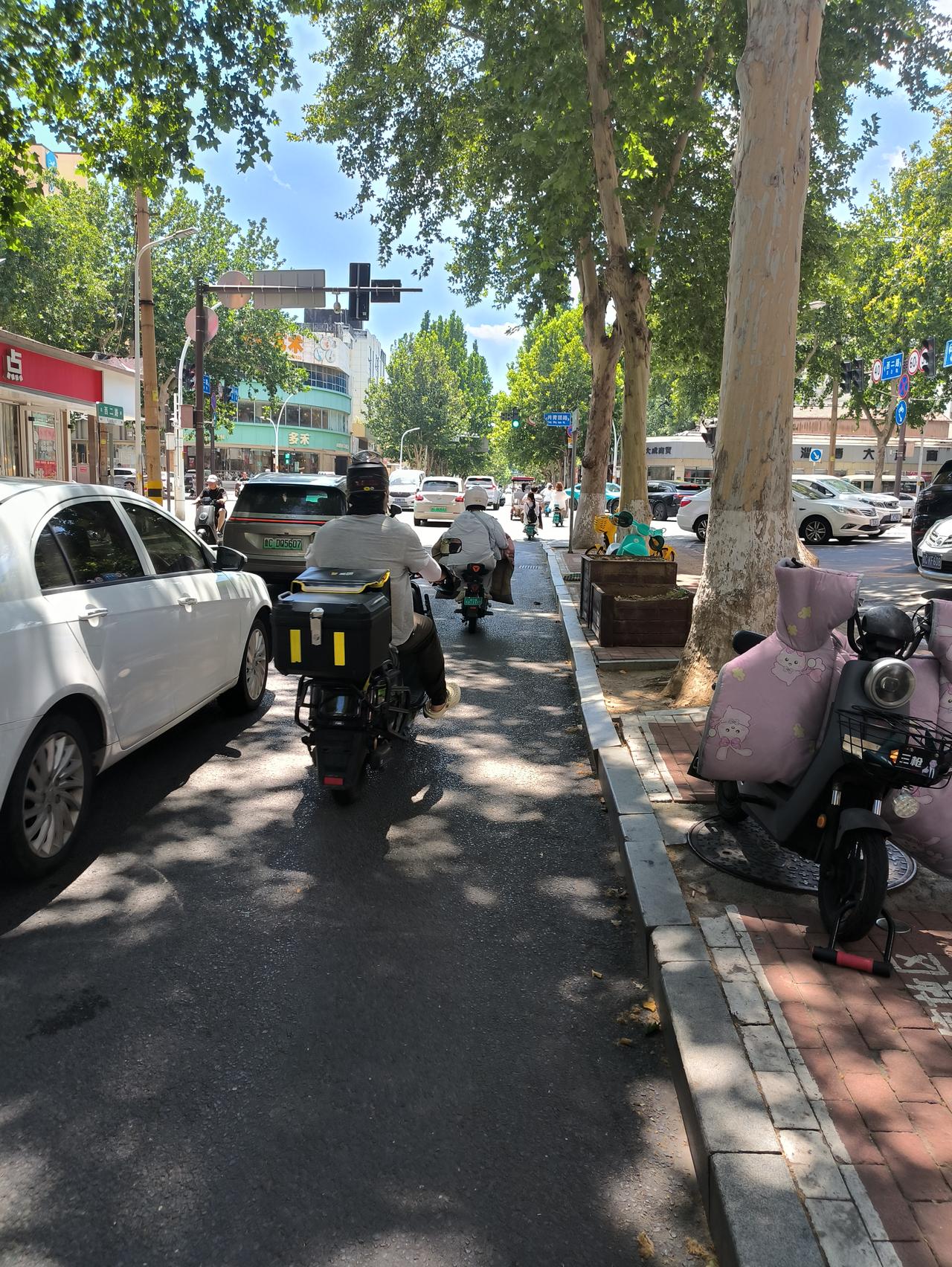 淄博张店西二路为什么不进行慢行一体化改造？西二路是老城区一条最窄，但是客流量却