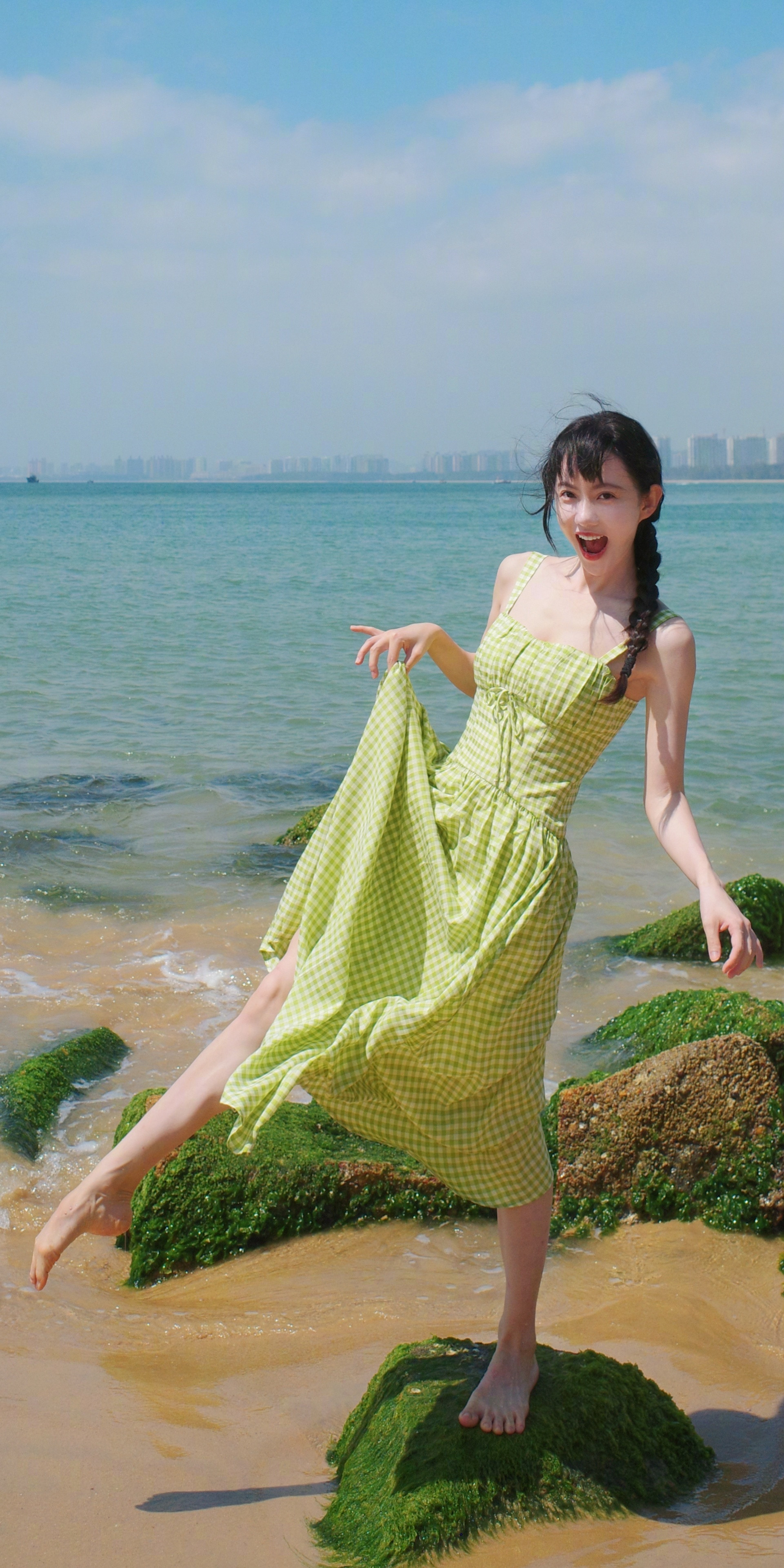 爱情公寓主演16年后现状，刘萌萌好看的写真壁纸。刘萌萌