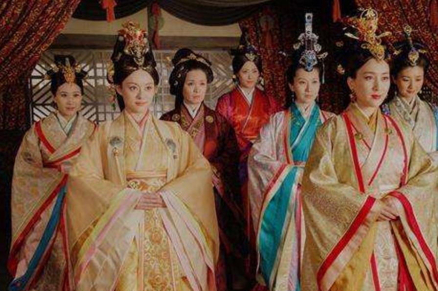 古代大户人家妻妾成群，为何还要养舞女？只因有一事，妻妾不能做 古代讲究门当户
