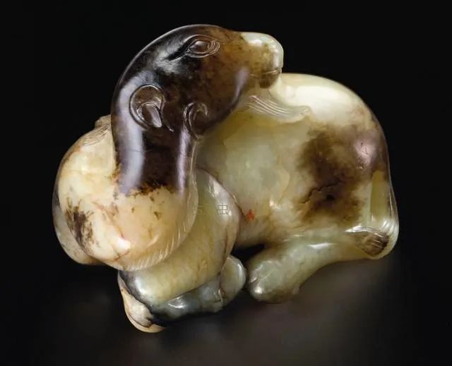 各代骆驼展示，几乎都有较好的沁色，玉质基本均是新疆和田玉质地。有大有小，硕大的不