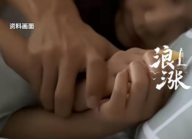 福建漳州，一客户大姐对一男销售产生好感，他们共进晚餐后，前往客户大姐的私人住所发
