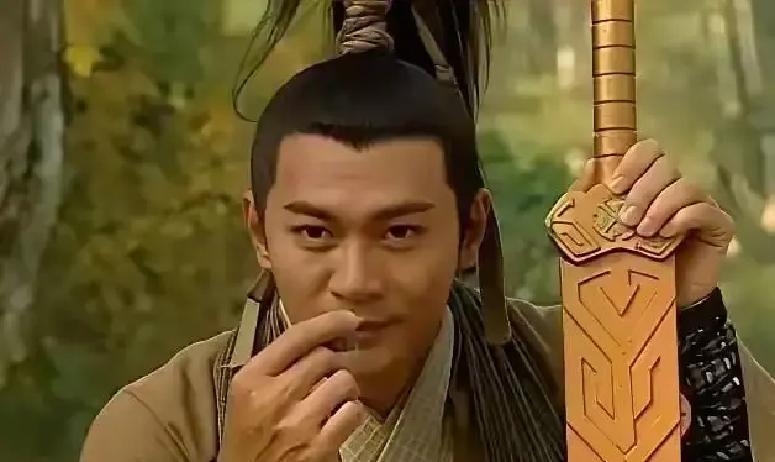 被送人的那晚，她还在等项少龙原著里乌廷芳和项少龙终成眷属，剧版却把她当礼物