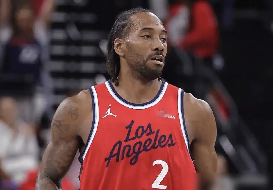 伦纳德还想逼宫快船？我告诉你，他最大的底牌已经废了。那场附加赛就是他权力的葬