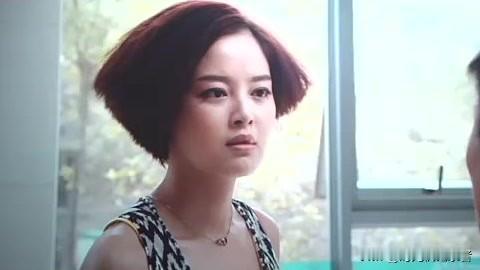 辛芷蕾真的很漂亮，那时候辛芷蕾才22岁，看起来眼神特别青涩，那时候辛芷蕾嘴唇就有