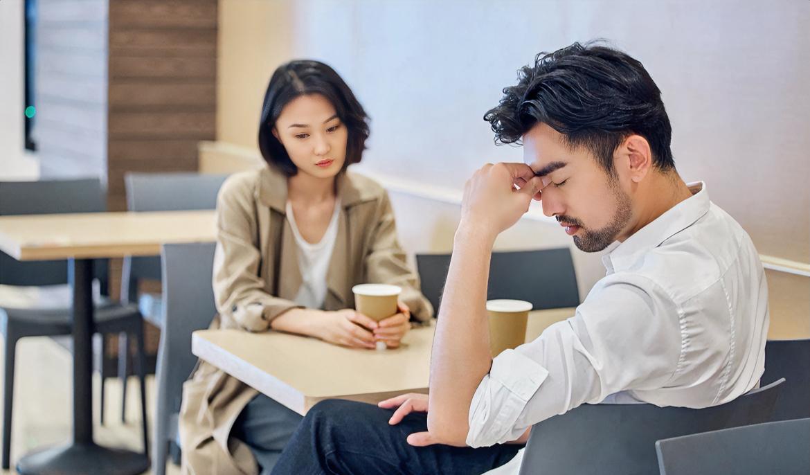 夫妻之间没爱了该怎么办？很多夫妻到了中年会觉得对彼此没有爱了，婚姻就像一潭死水