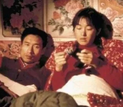 一次，刘佩琦在上海虹桥机场准备登机，接到一个23年没有联系过的朋友的电话：“我是