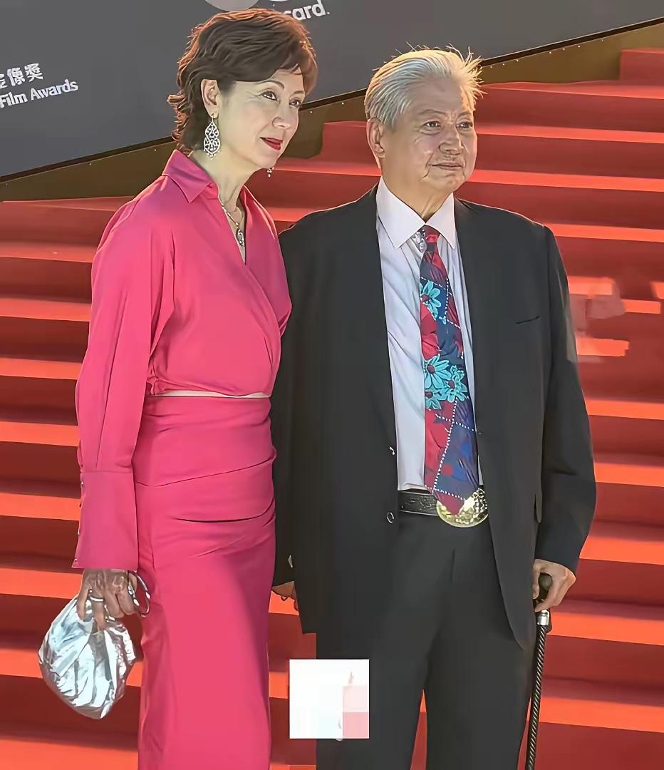 我滴个天呐！万万没想到啊！现实中的男神老成这样了，这谁还认得出来？