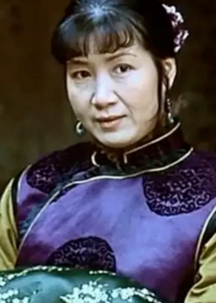 1990年，张艺谋筹拍《大红灯笼高高挂》，46岁的曹翠芬来面试二姨太，但张艺谋却