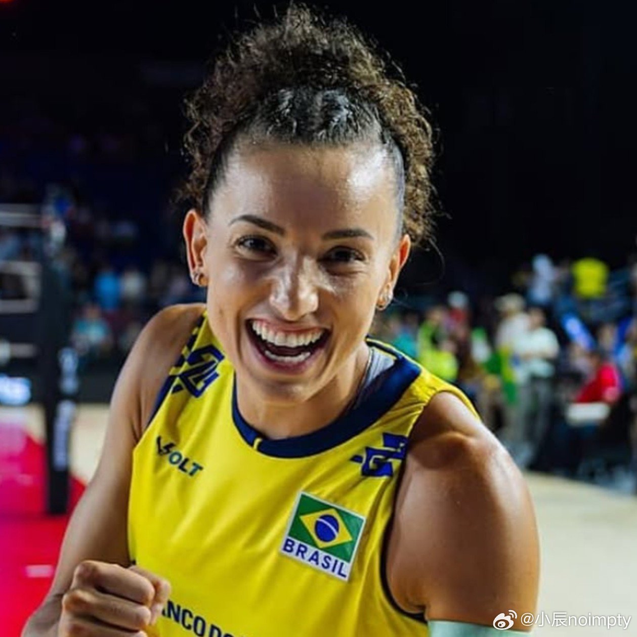 排球🇧🇷巴西女排运动员加比对巴西排球联合会的回应：针对跨性别排球运动员蒂