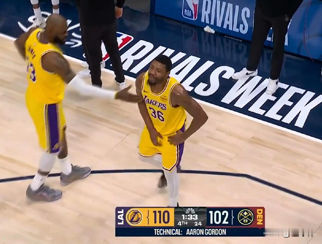 不是故意的！戈登谈踢到斯玛特的裆部：“我不是故意的。”“我就是投篮后的顺