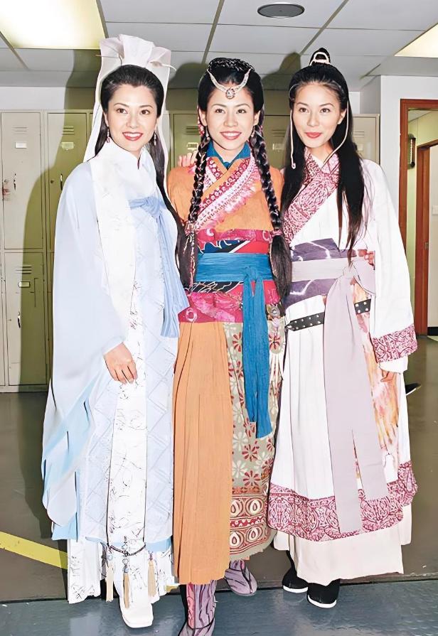 郭羡妮和陶大宇之间到底啥关系？这是古天乐和宣萱、郭羡妮等人在拍摄《寻秦记》时