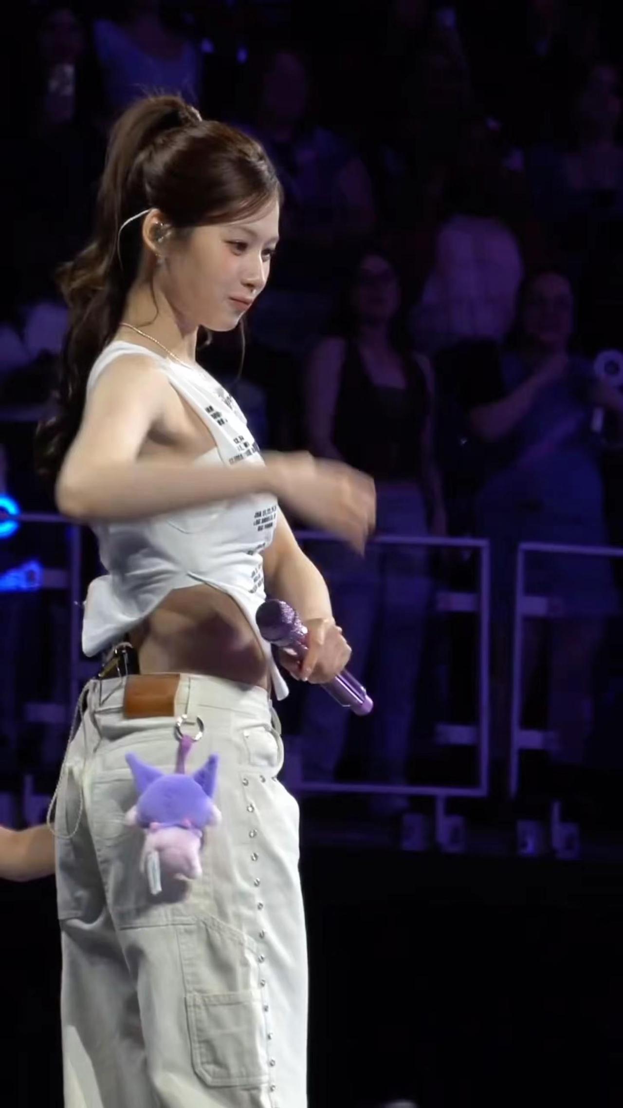 凑崎纱夏，好干净的一张脸！凑崎纱夏腋下管理干净又卫生干净女孩