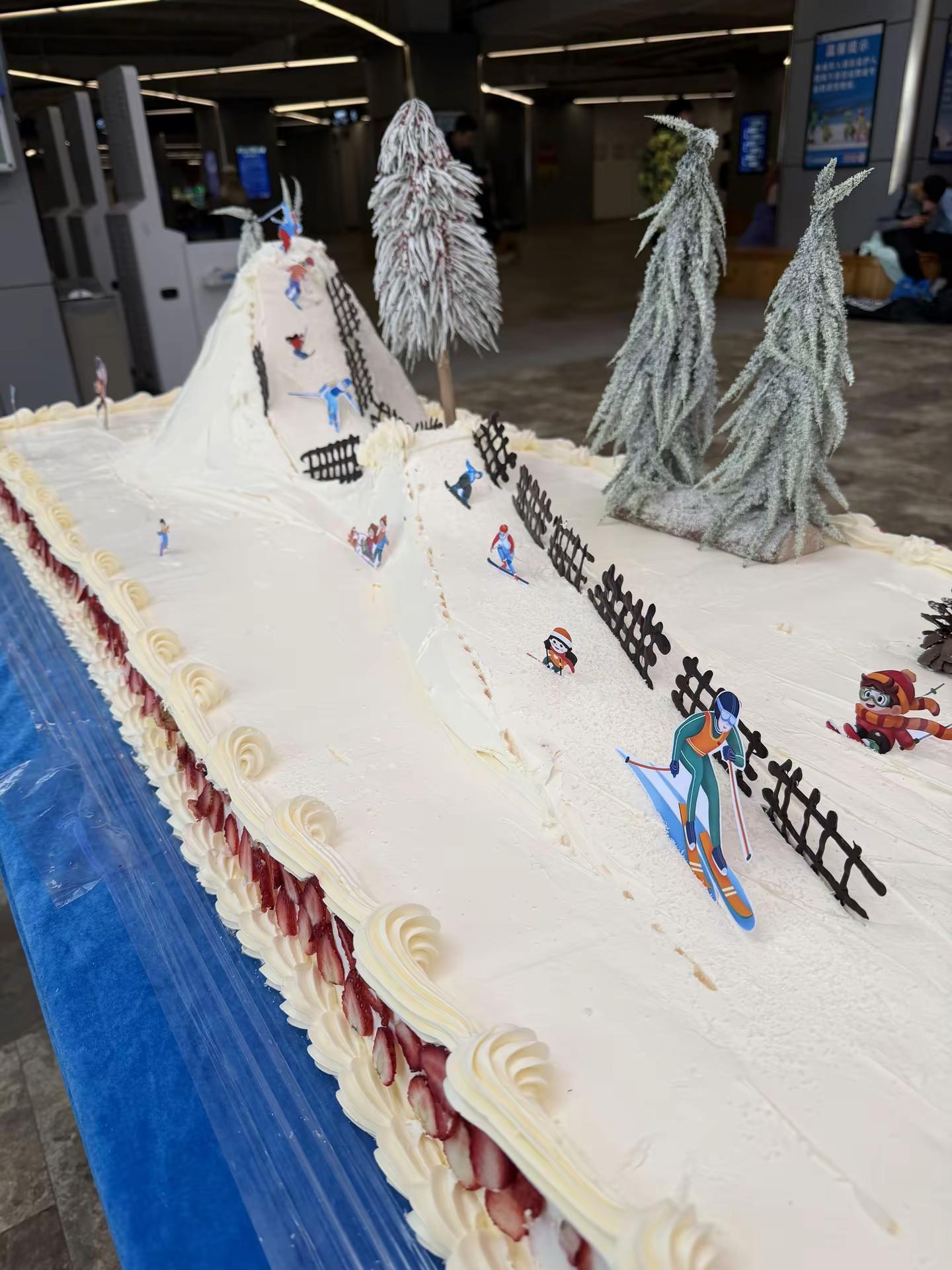 拍照只会比耶的笨蛋美女（滑雪千万不要剪短发太像男孩子）