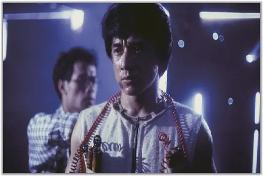    或许是第一集警察故事的成功，让成龙有了打造一个系列的念头，《警察故事