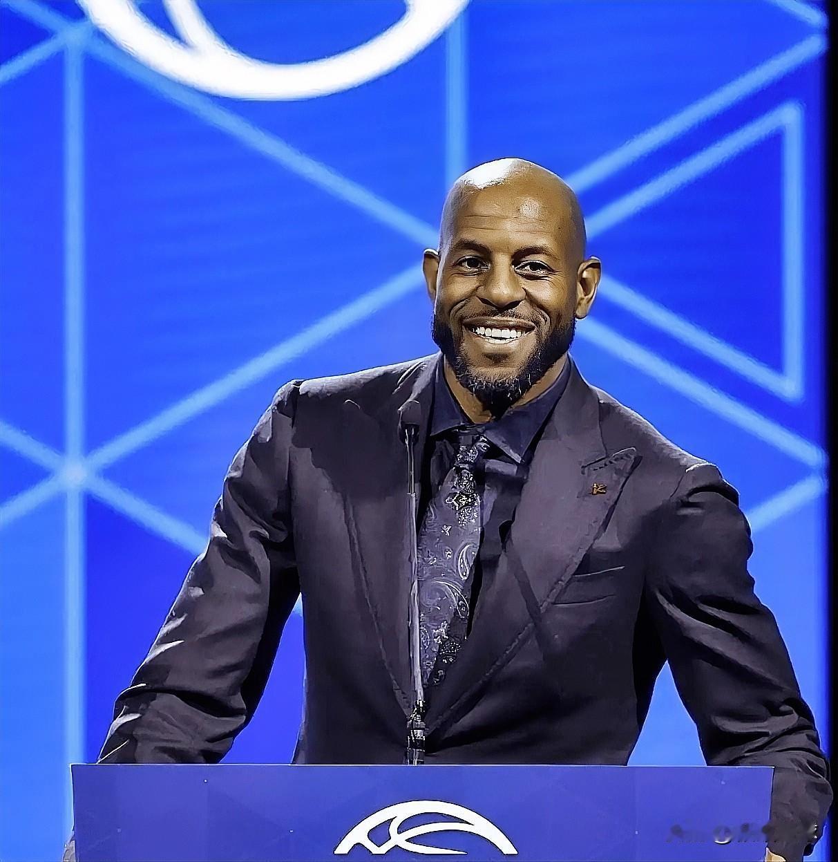 伊戈达拉有望接替科尔成为勇士新主帅据美记BrettSiegel报道，科尔本