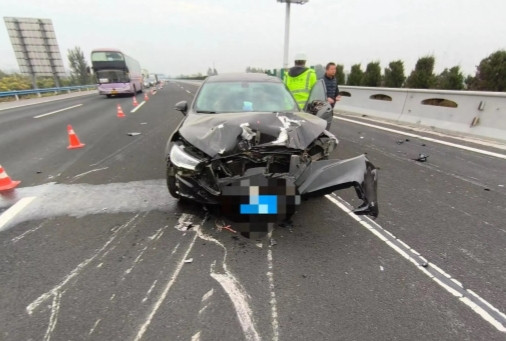 高速路行车撞上千斤顶，车主起诉高速公路管理中心索赔，法院判了2024年9月1