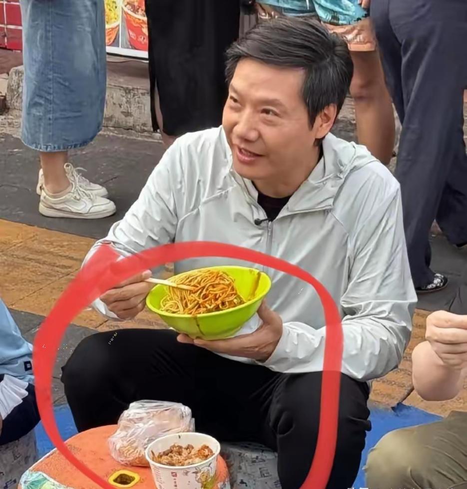 我严重怀疑雷军在武汉吃早饭不是为了做营销，也不是搞人设，纯粹就是为了那一口地
