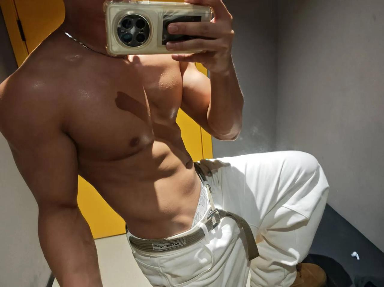 为什么有的年轻人喜欢肌肉男