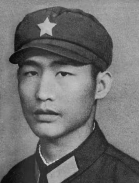 五人血战数十倍敌军，24岁排长王息坤探敌牺牲，被追授战斗英雄王息坤，1955